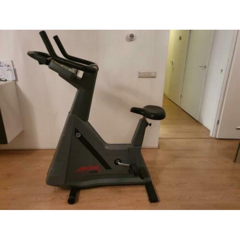 Life-Fitness Upright Bike 9500HR