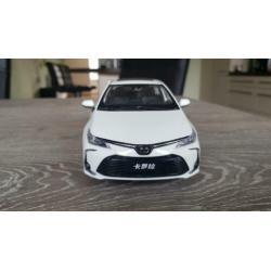 Toyota Corolla sedan 2019 schaal 1:18
