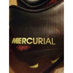 Te koop: voetbalschoenen Nike zwart/rood