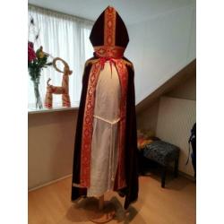 Prachtig Sinterklaaspak zwaar vloursstof is eigen ontwerp,