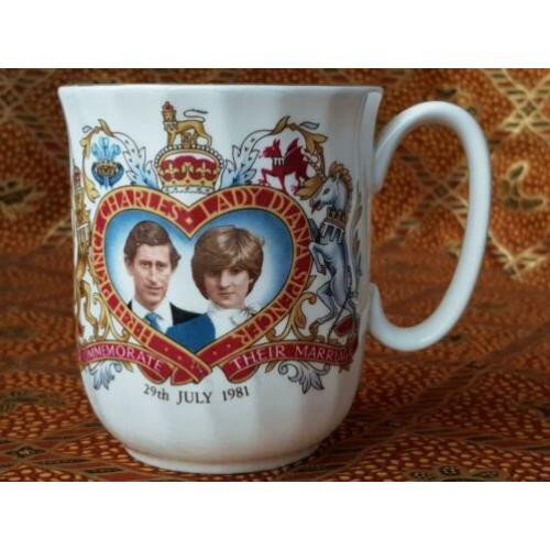 Engelse beker trouwen Charles en Diana van porselein 9,2 cm.