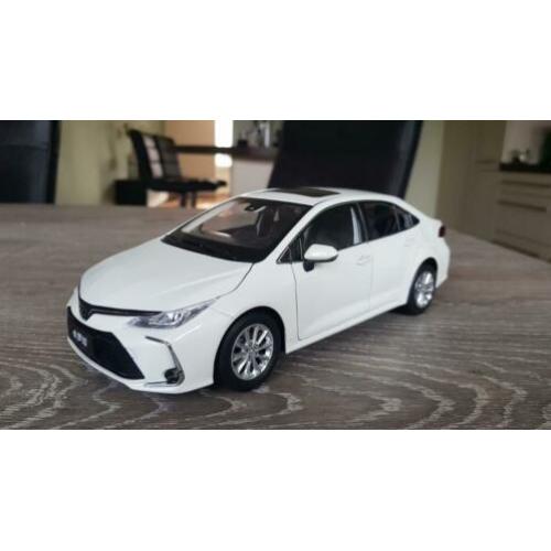 Toyota Corolla sedan 2019 schaal 1:18