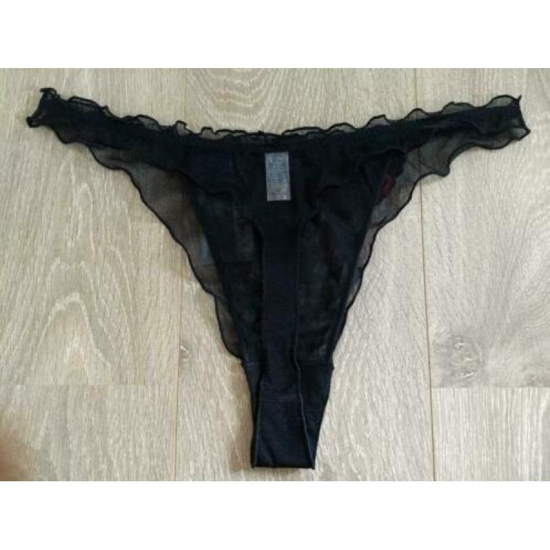 TRIUMP ~ String ~Maat XL 44 ~ NIEUW met LABEL!