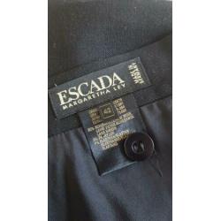 Escada rok 42