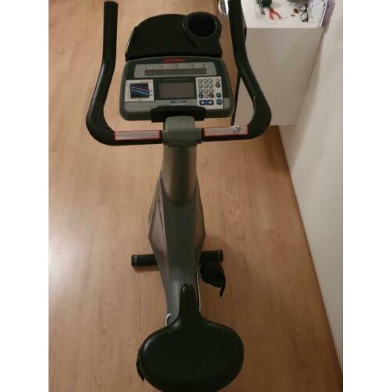 Life-Fitness Upright Bike 9500HR