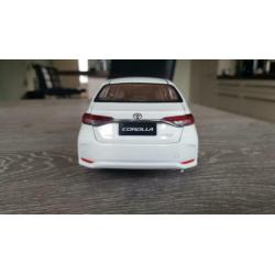 Toyota Corolla sedan 2019 schaal 1:18