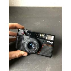 Nikon L35 AF2 point & shoot camera (stuck shutterbutton)