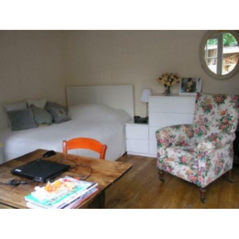 Studio voor vrouw, centrum Laren (NH) per eind april
