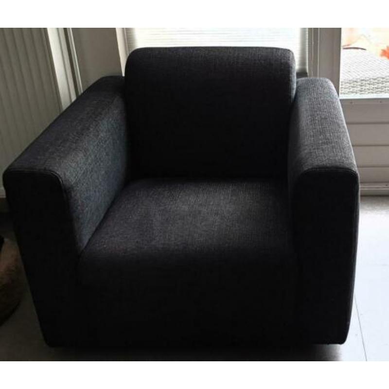 fauteuil: een mooie stoffen, antraciet kleur stoel.