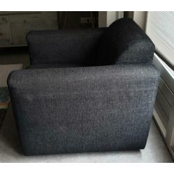 fauteuil: een mooie stoffen, antraciet kleur stoel.