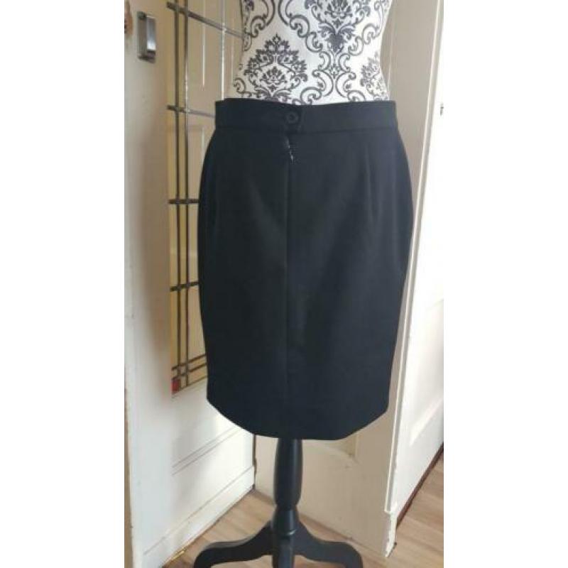 Escada rok 42