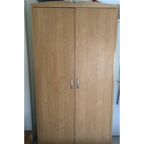 Mooie een persoons slaapkamer MDF