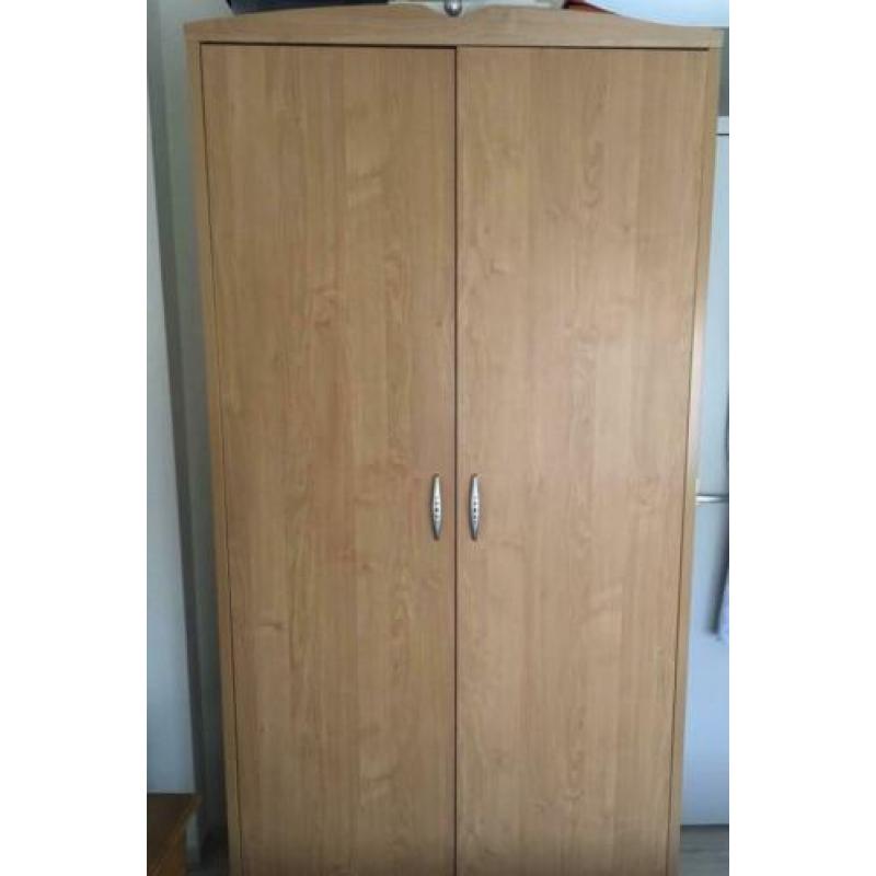 Mooie een persoons slaapkamer MDF