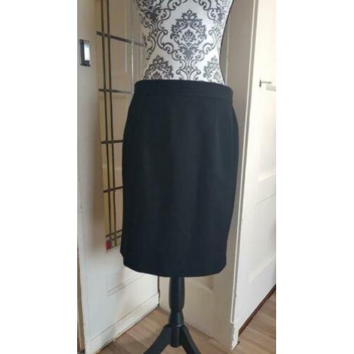 Escada rok 42