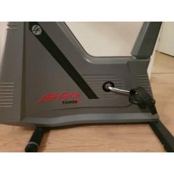Life-Fitness Upright Bike 9500HR