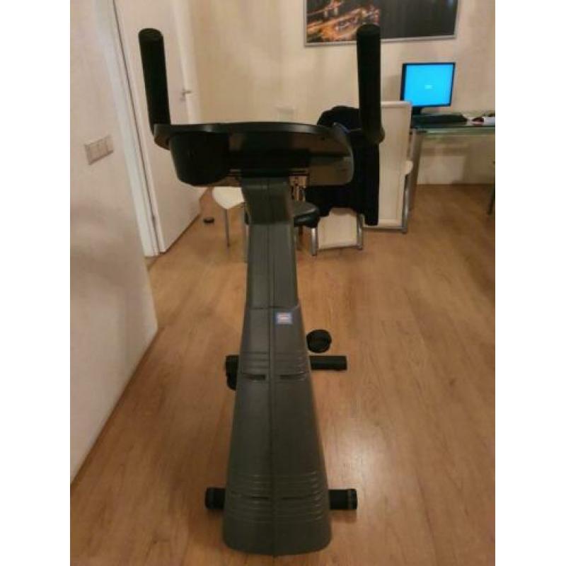Life-Fitness Upright Bike 9500HR