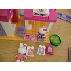 Een doos vol hello kitty