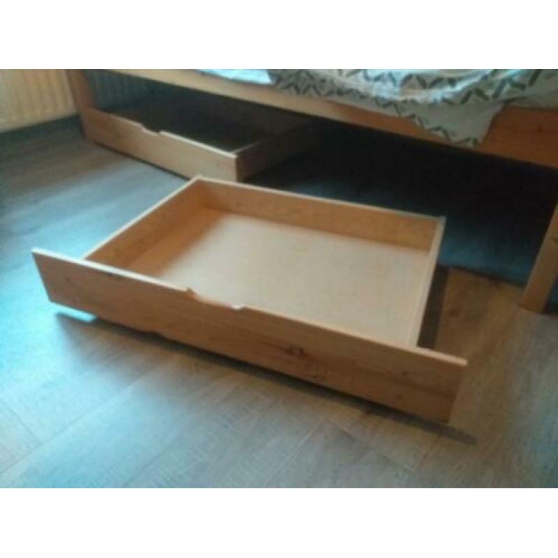 bedlade. Grenen. 2 stuks