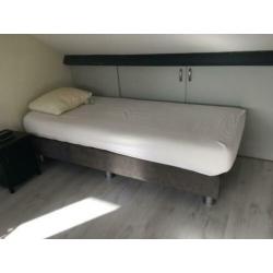 Eenpersoons boxspring 90*200