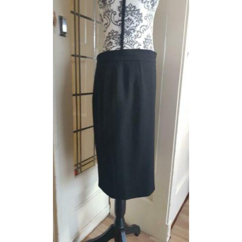 Escada rok 42