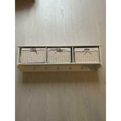 Kapstok met 3 leuke mandjes