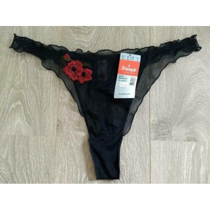 TRIUMP ~ String ~Maat XL 44 ~ NIEUW met LABEL!