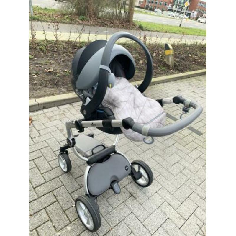 Complete grijze Mima Xari incl. Autostoel en adapters