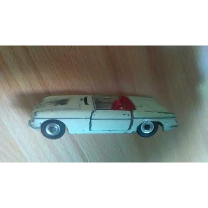 MG B dinky toys nummer 113