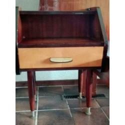 Retro bed, nachtkastjes en lampjes. Jaren 50 - 60
