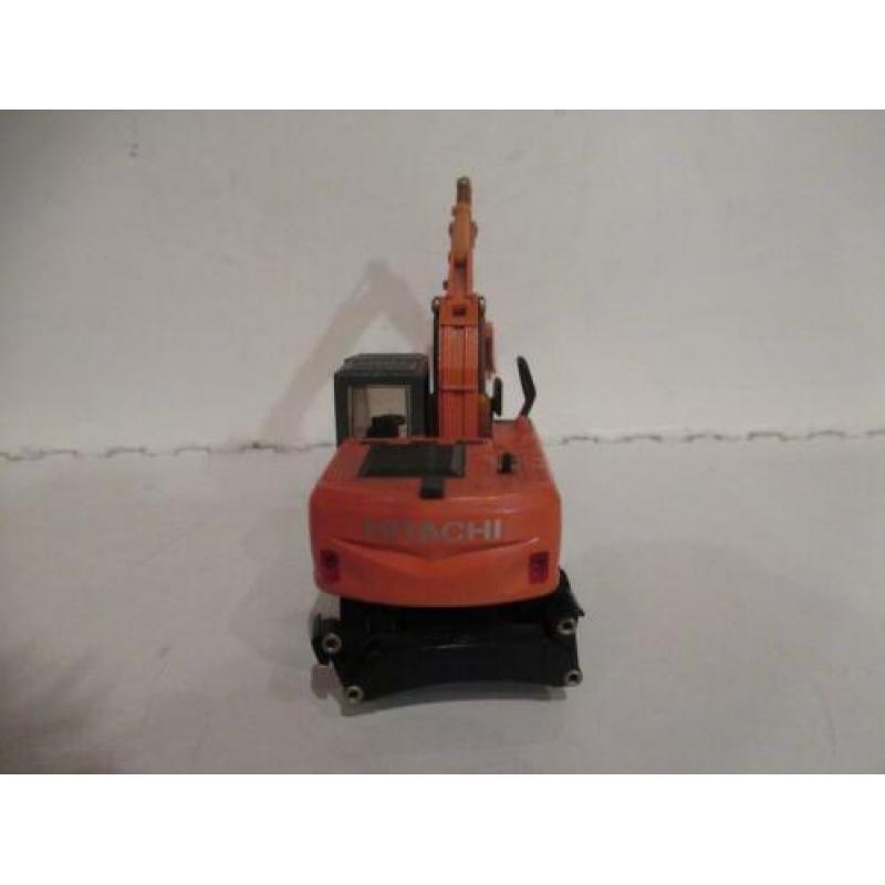 Hitachi Zaxis 170W. Mobiele Graafmachine Grondverzet
