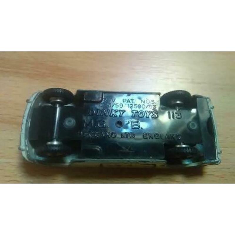 MG B dinky toys nummer 113