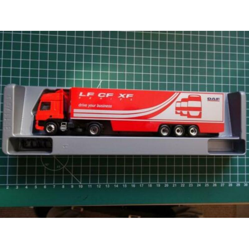 Herpa DAF CF met oplegger DAF Series