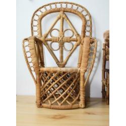 2 Poppenstoelen waaronder ook voor Barbie Sindy