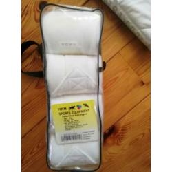 Harry's Horse wit paardendekje met bandages