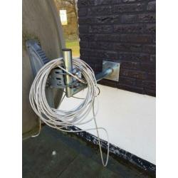 Schotelantenne met LNB en bevestigen materiaal