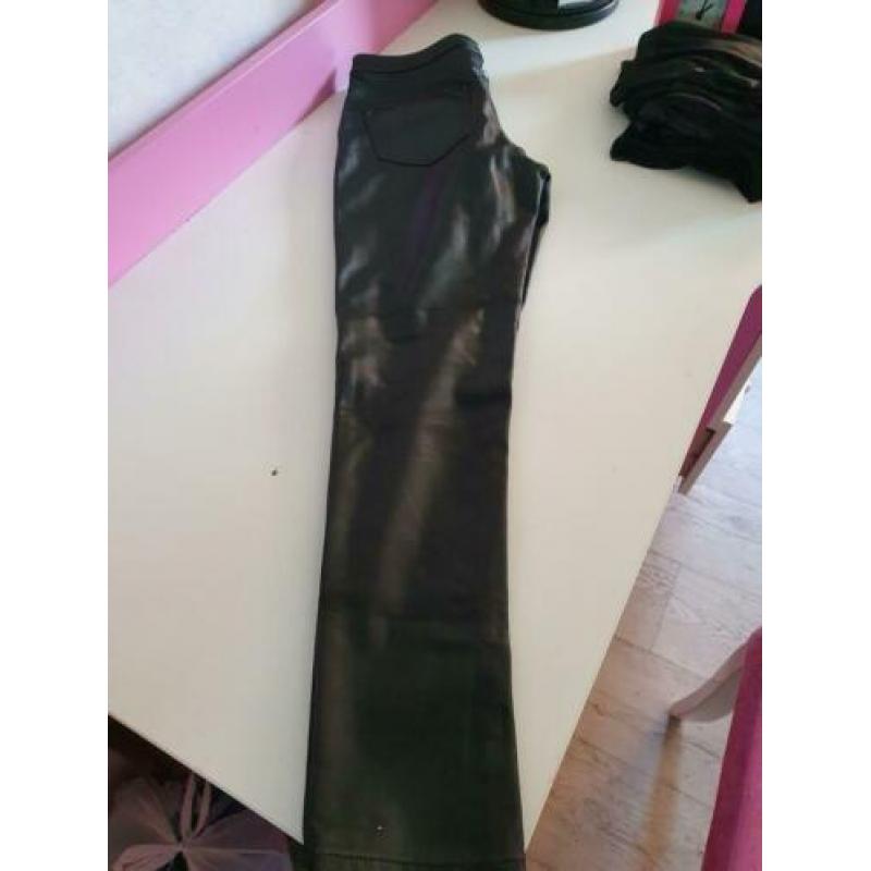 Pakket zwart leren leggings en 1 broek maat 36/38