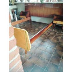 Retro bed, nachtkastjes en lampjes. Jaren 50 - 60