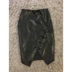 La sisters imitatie leer rok rokje zwart lace up xs 34 zgan