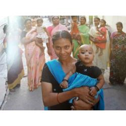 Boek: First love - 100 foto's van moeder en kind