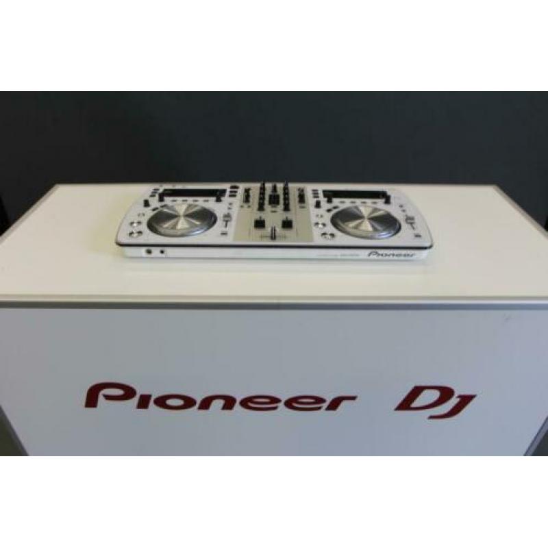 Pioneer XDJ-Aero white