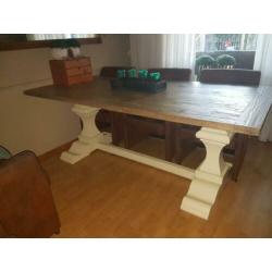 Mooie grote kloostertafel