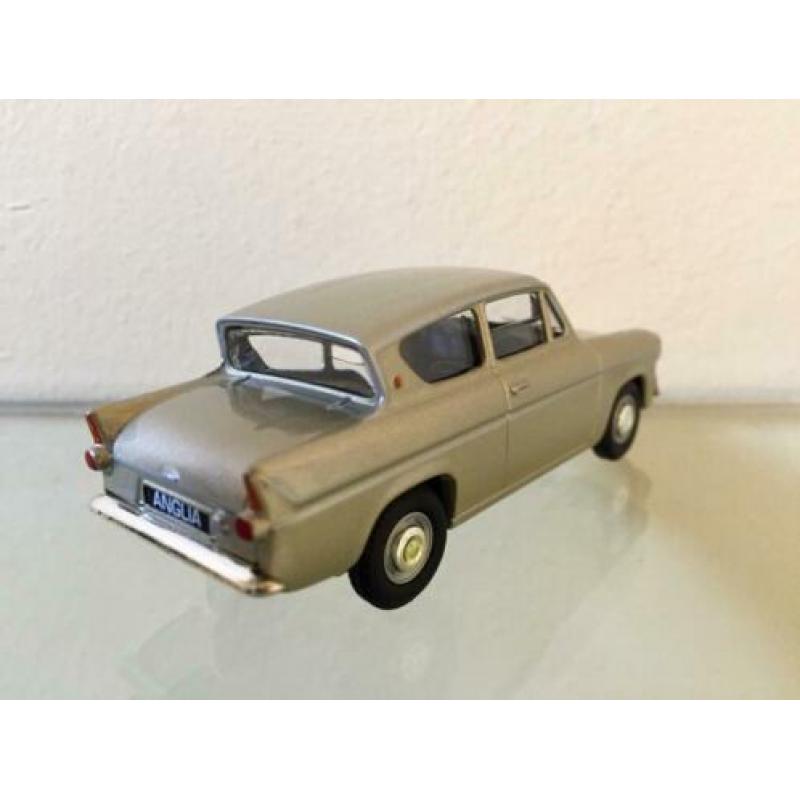 Ford Anglia Super - Venetian Gold. Vanguards VA00121