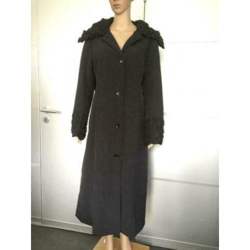 E113 Couture Helene maat 42=L lange jas manter zwart tussen