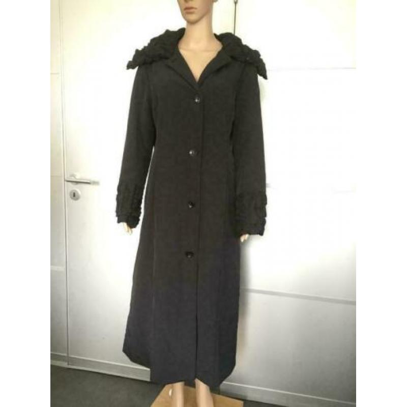 E113 Couture Helene maat 42=L lange jas manter zwart tussen