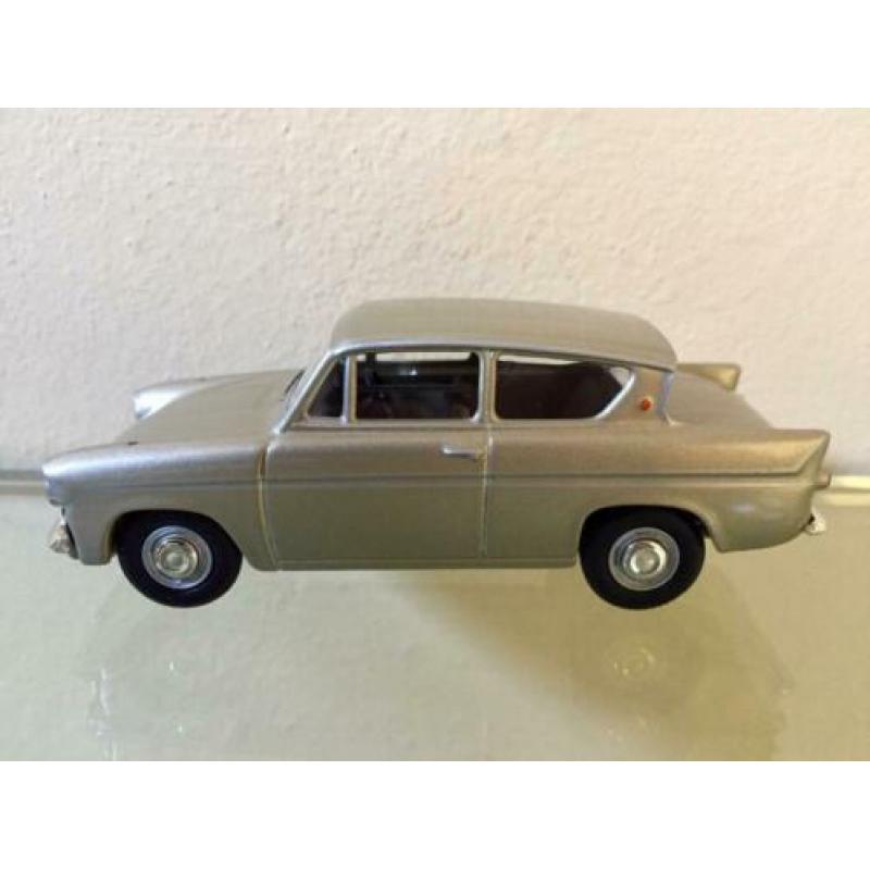 Ford Anglia Super - Venetian Gold. Vanguards VA00121