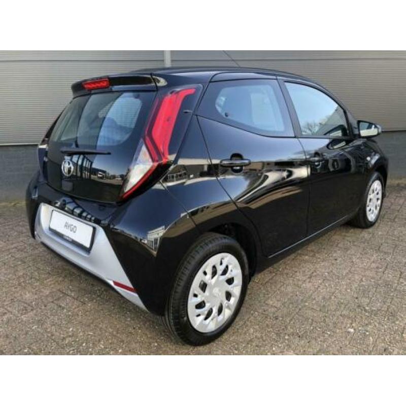Toyota Aygo 1.0 VVT-i X-Play | Snel leverbaar | (bj 2020)