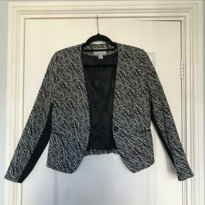 Zebra print jasje van H&M - opbrengst voor goede doel ??