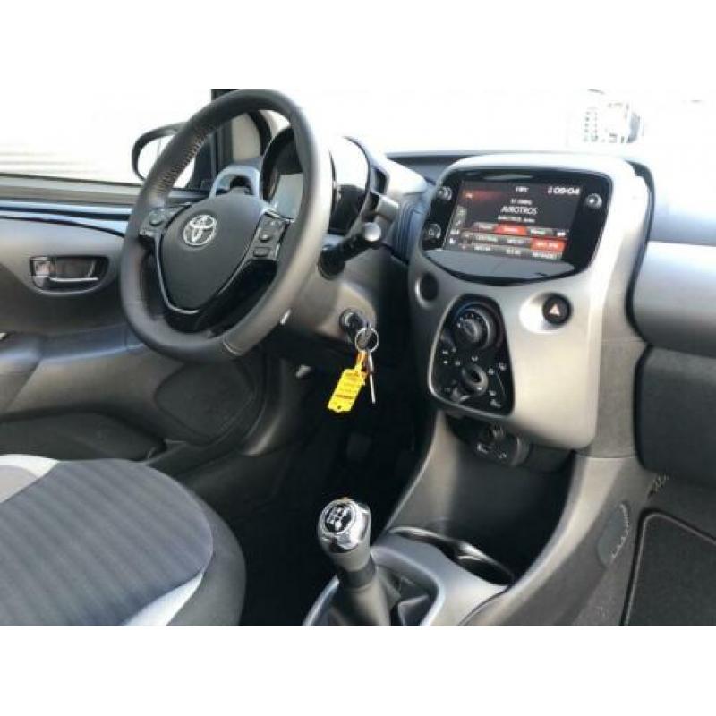 Toyota Aygo 1.0 VVT-i X-Play | Snel leverbaar | (bj 2020)