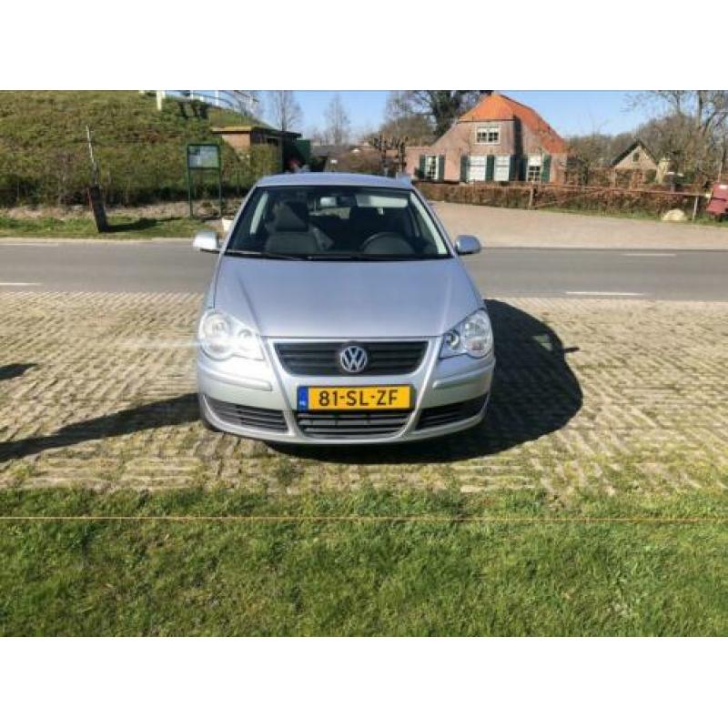 Volkswagen Polo 1.4 2006 Grijs met AIRCO