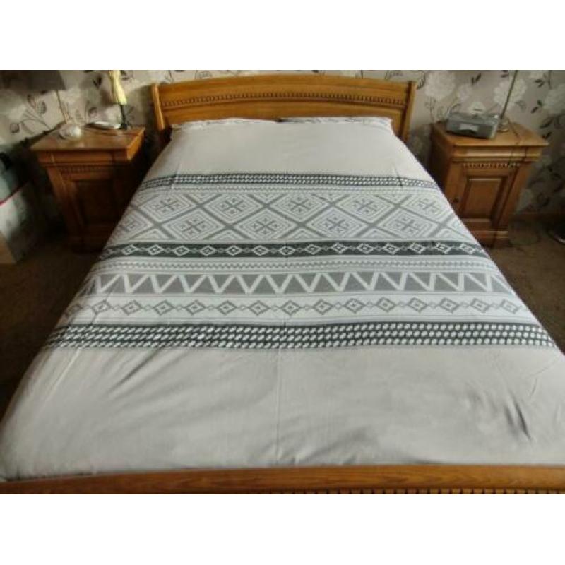Bedsprei 140 cm x 200 cm, hoeslakens en dekbedovertrek